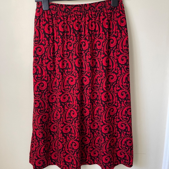 Red and Black Baroque Patterned Skirt - Picture 4 of 4